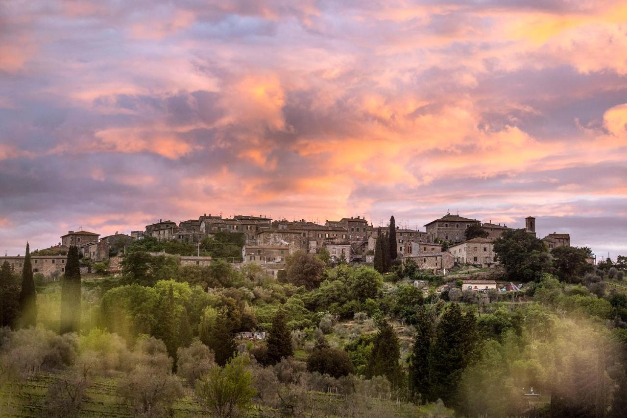 Corte Francigena مونتالشينو المظهر الخارجي الصورة